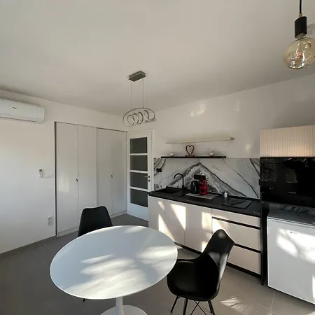 Astra Apartment